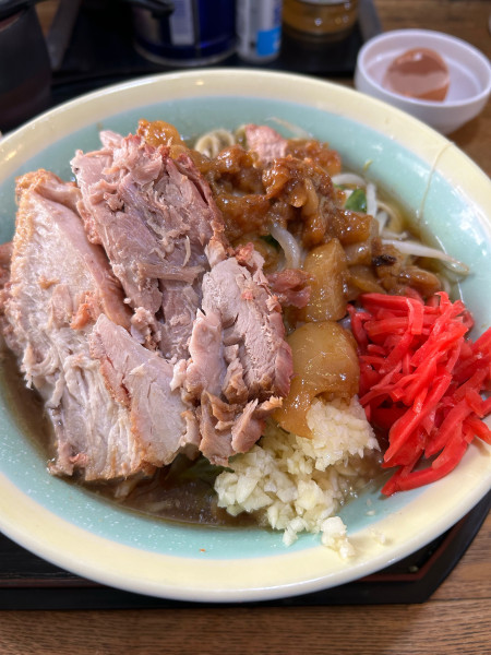 「ラーメン　生卵」@ラーメンめじの写真
