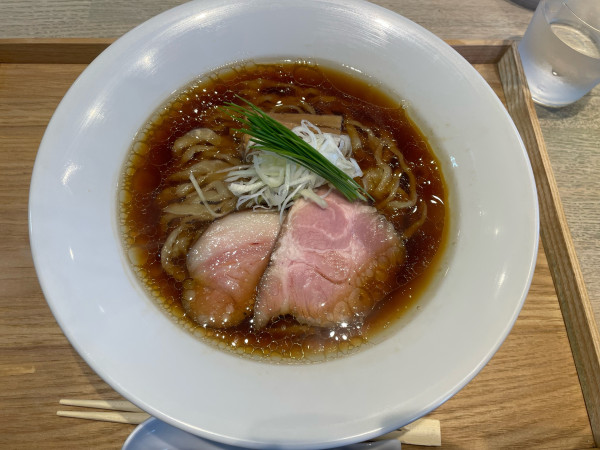 「地鶏としじみの中華そば」@宍道湖しじみ中華蕎麦 琥珀 東京本店の写真