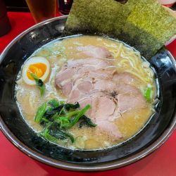 中盛チャーシュー麺、瓶ビール