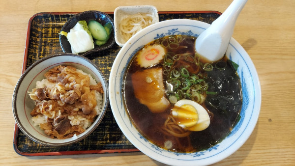 「ラーメンとミニ焼肉丼 1000円」@福やの写真