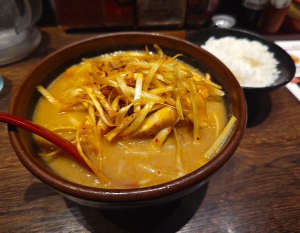 「北海道味噌肉ネギらーめん+ライス中」@麺場 田所商店 江戸NORENの写真