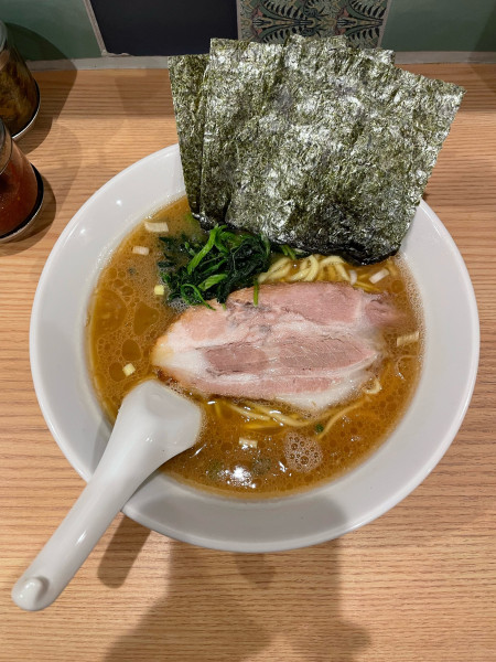「ラーメン(900円)」@ラーメンモンタナ 秋葉原店の写真