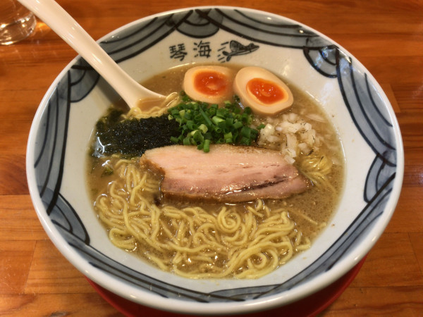 「ランチA(琴海らーめん+からあげ3つ+選べる半ライス)」@長崎らーめん 琴海の写真