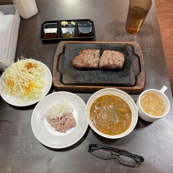 「やっぱりステーキR　トッピングカレー」@やっぱりステーキ 町田駅中央口店の写真