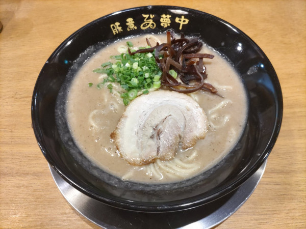 「濃厚豚骨らーめん900円」@豚煮夢中の写真