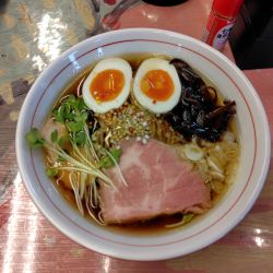 極み醤油味玉子付き1100円、焼豚200円