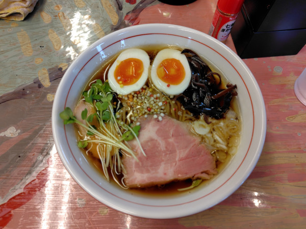 「極み醤油味玉子付き1100円、焼豚200円」@ホット・エアー・コーポレーションの写真