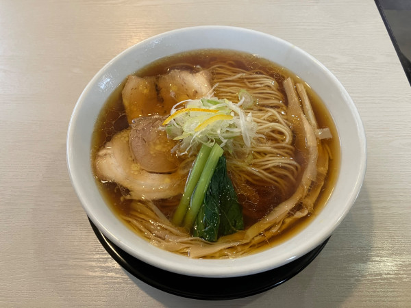 「熟成醤油そば大盛り」@麺の風 祥気の写真