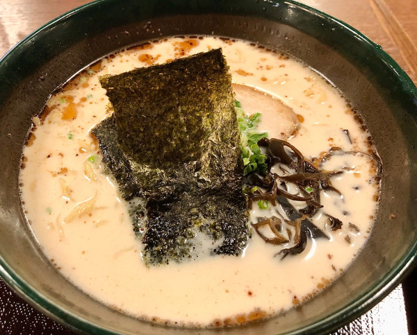 「【期間限定冬麺】マー油豚骨ラーメン　1200円」@万葉倶楽部 横浜みなとみらい お食事処の写真