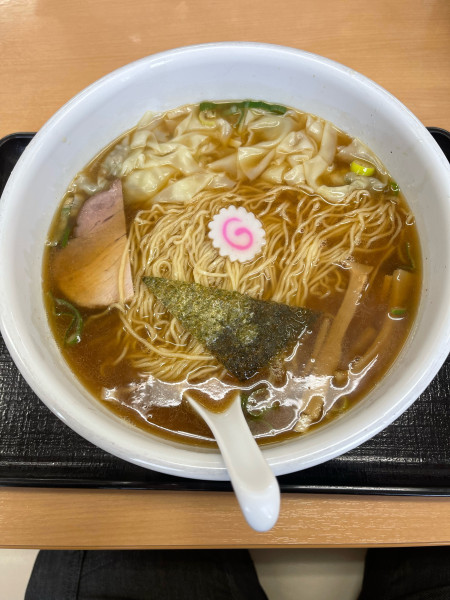 「ワンタンめん中」@らーめん どんぐりの写真