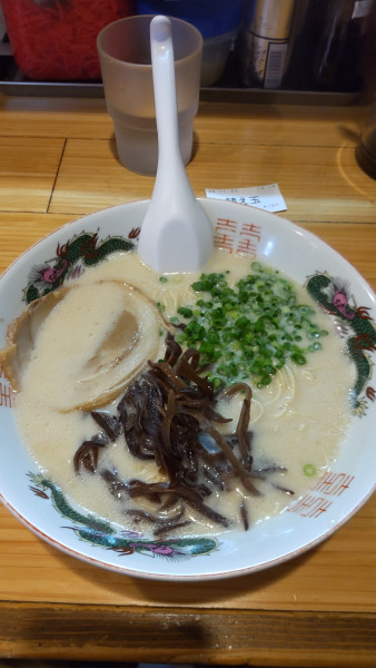 「博多豚骨ラーメン700円+替え玉」@コハクノトキの写真