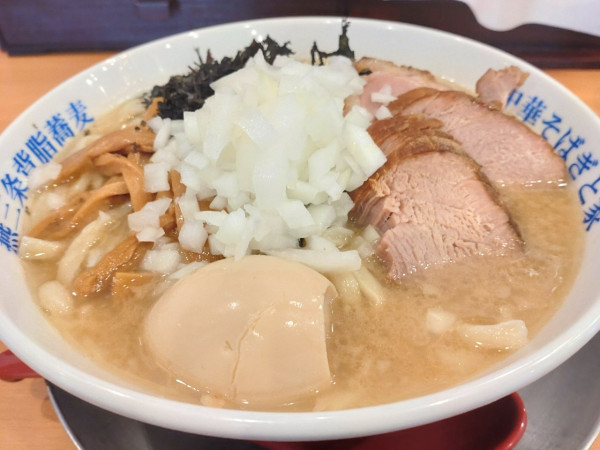 「背脂煮干しそば花崎盛り　大盛」@燕三条中華そば ぎと家 花崎店の写真