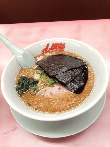 「味噌ラーメン690円 柔、濃い目、多め 半ライス160円」@山岡家 柏店の写真