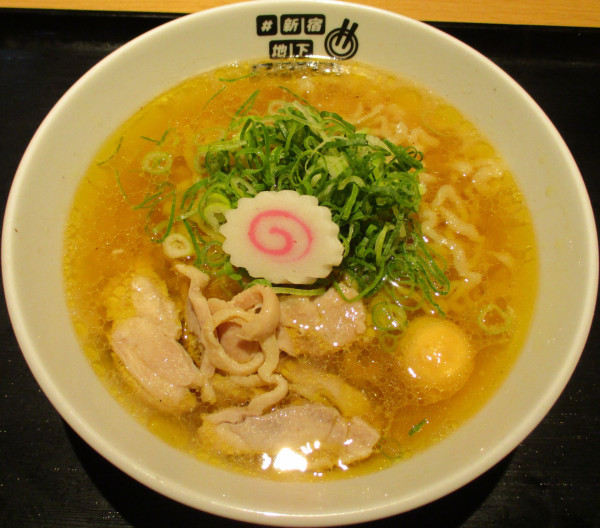 「＜鶏中華新旬屋本店＞金の鶏中華　1090円」@#新宿地下ラーメンの写真