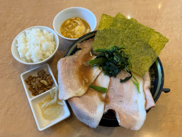 「燻製チャーシューメン（並）＋ライス 他」@大輝家直系 皇道家の写真