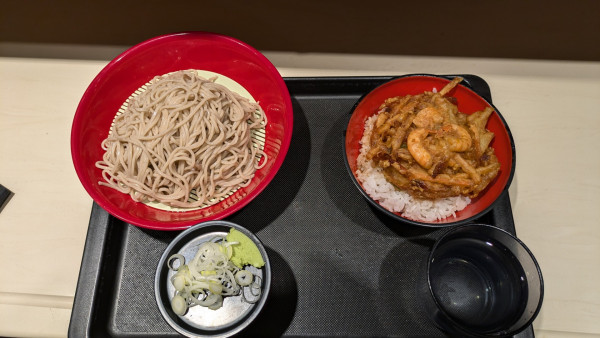 「【店舗限定】ミニ海老かき揚げ丼セット」@名代 富士そば 飯田橋駅前店の写真