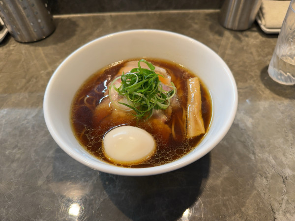 「チャーシュー味玉醤油ラーメン」@RAMEN ROOM 18の写真