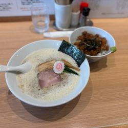 アワアワ焼き煮干し豚骨ラーメン