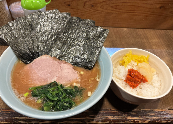 「ラーメン＋ライス＋のり増し」@ラーメンチョップの写真