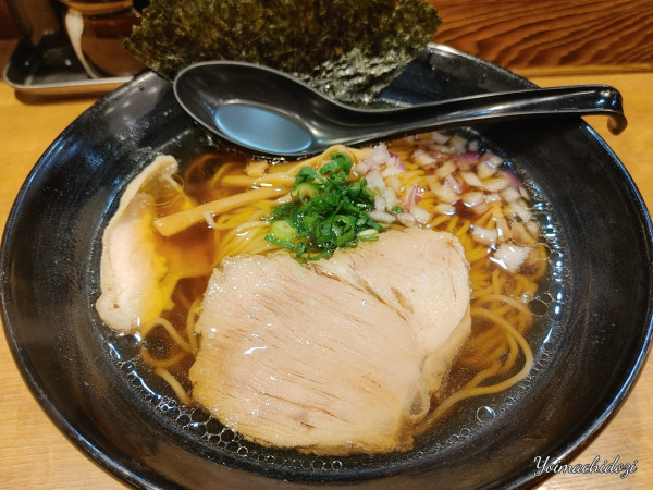 「淡麗鰹出汁和風ラーメン　あっさりの紫（850円）」@らーめん銕 本店の写真