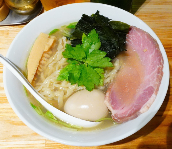 「味玉貝塩らーめん＋わかめ＋ビール」@らーめん 改の写真