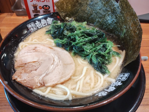 「ラーメン￥1020+ほうれん草￥130」@横浜家系ラーメン 壱角家 関内本町店の写真