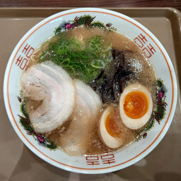 「ラーメン煮玉子入り(820円)」@博多だるま JAPAN 越谷レイクタウンカゼ店の写真