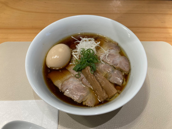 「焼豚醤油らーめん」@燎の写真