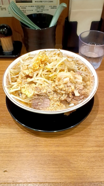 「カネシ醤油味（麺200g）背脂、にんにく少なめ」@THE魚郎の写真