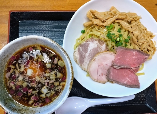 「【期間限定】牛骨だしのつけそば（醤油）￥900＋特製￥350」@麺屋あきづの写真