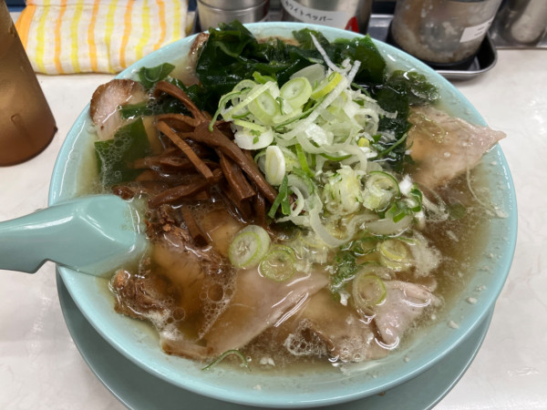 「ラーメン＋ワカメ＋無料ライス」@ニューともちんラーメンの写真