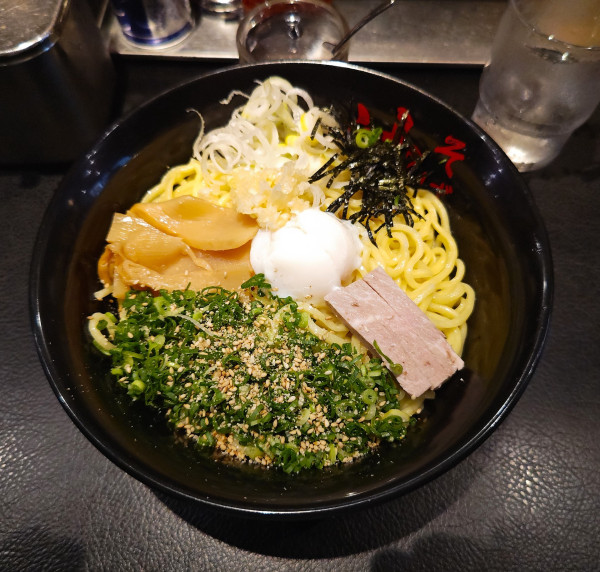 「辛味噌油そば（大盛）+スペシャルトッピングＡ」@油そば 東京油組総本店 神楽坂組の写真