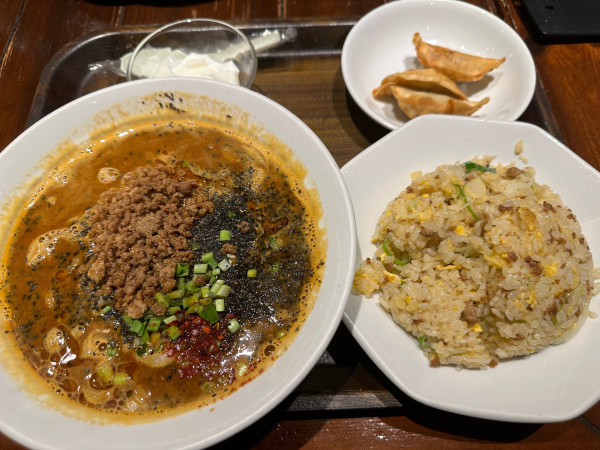 「担々麺セット」@万豚記 ヨドバシAkiba 秋葉原店の写真