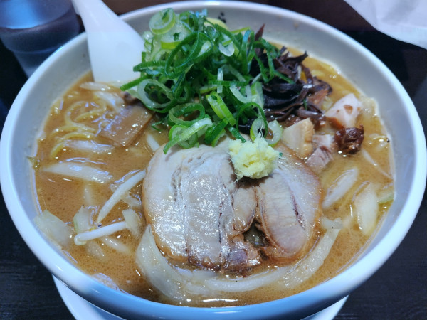 「札幌味噌󠄀らーめん　（大盛り：クーポンで無料）」@札幌味噌らーめん 山高屋の写真