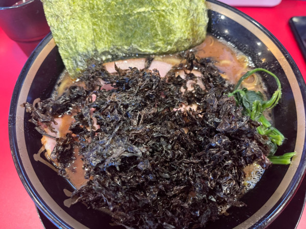 「ラーメン850円＋岩のり150円」@大輝家直系家系ラーメン 大金家 亀有店の写真