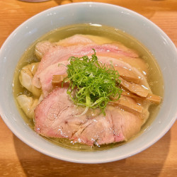 塩そば（太麺：1200円）＋チャーシュー2種（360円）＋わんたん（250円）