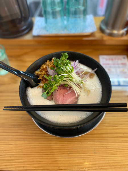 「鶏泡塩大盛ニンニクトッピング」@鶏泡そば 草戸ベースの写真