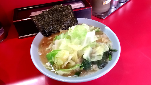 「ラーメン並（８１０円）＋キャベツ（１００円）」@横浜家系ラーメン 黄金家 鴨居店の写真