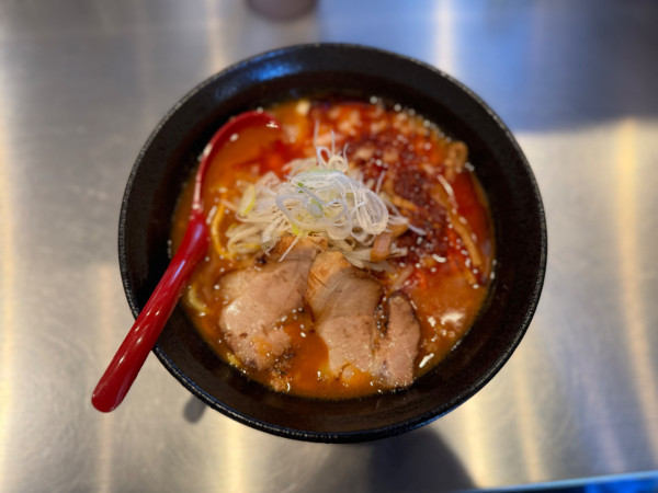 「辛味噌らぁ麺 980円」@らぁ麺 ようざんの写真