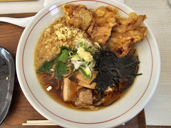 「鳥中華＋ハーフとり天　800＋200円」@神製麺所の写真
