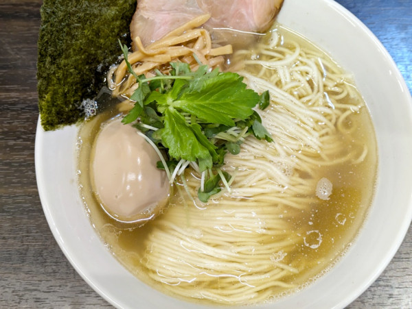 「淡麗白中華そば＋味玉」@錦糸町中華そば さん式の写真