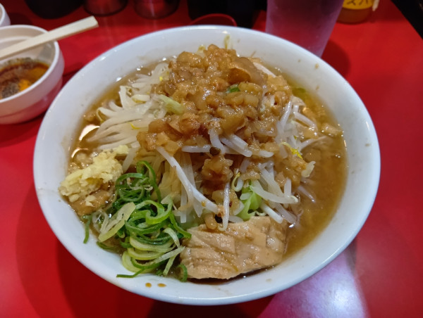 「小ラーメン　生卵」@用心棒 市ヶ谷飯田橋の写真