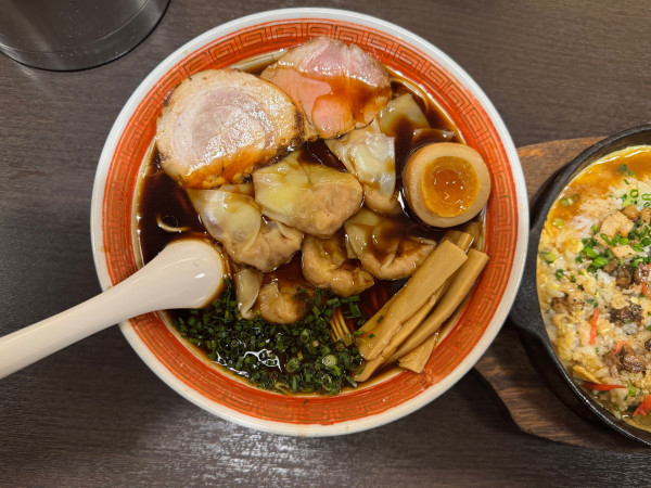 「特製醤油　ワンタン増し」@麺創房 一凛の写真