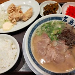 豚骨ラーメン850円+唐揚げセット350円