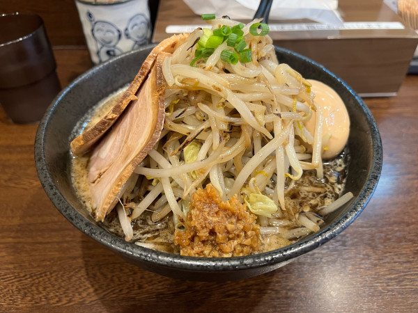 「特製焦がし味噌らー麺＋炒めもやし増し＋味付きニンニク」@焦乃香.の写真