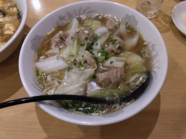 「ワンタン麺(800円)」@中華屋 華苑の写真