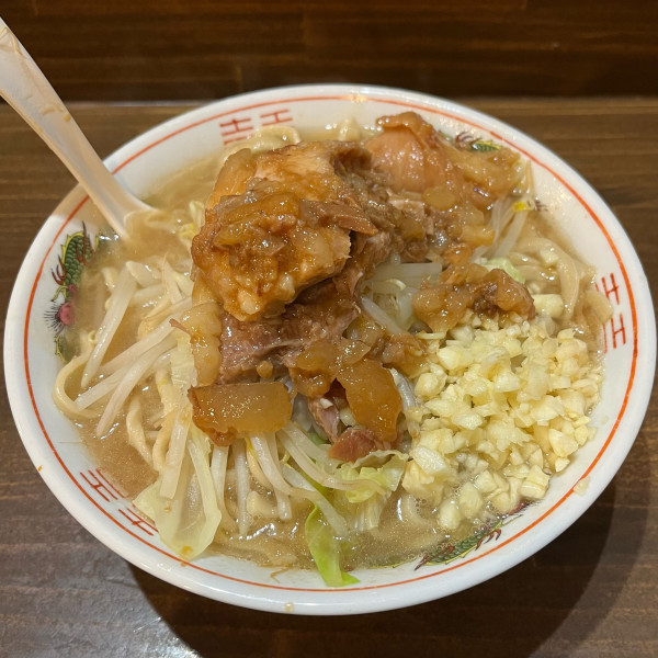 「ラーメン300g〝ニンニク・ヤサイスクナメ〟」@男気らーめんアカギ 新田木崎店の写真