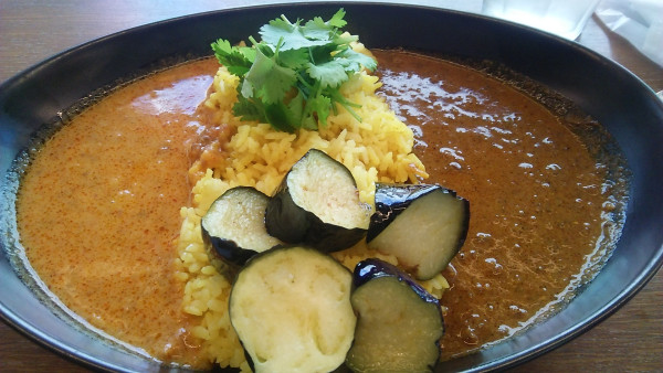 「2色掛けカレー 980円＋揚げナス 110円」@カリガリ お茶の水の写真