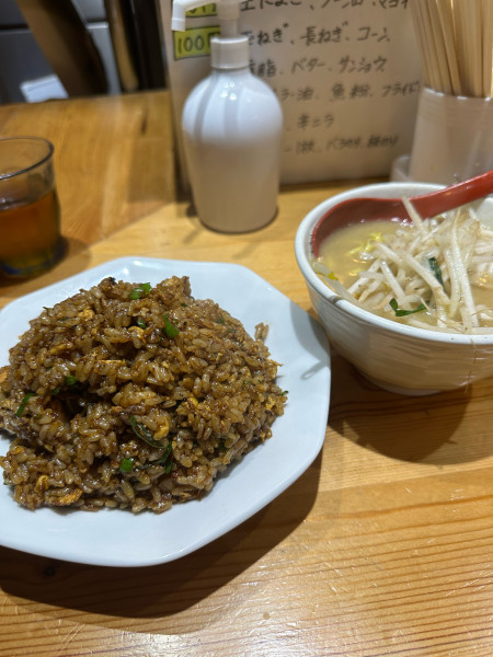 「北参道BLACKチャーハン 半ラーメンセット」@味噌麺処 花道庵 北参道店の写真