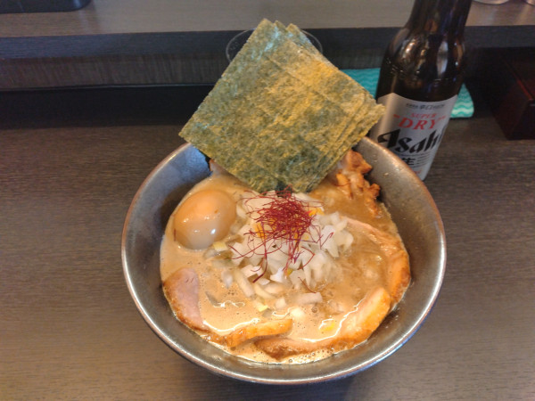 「特製焼あご塩らーめん¥1300+セルフ小ビール¥400-」@麺屋なにがしの写真